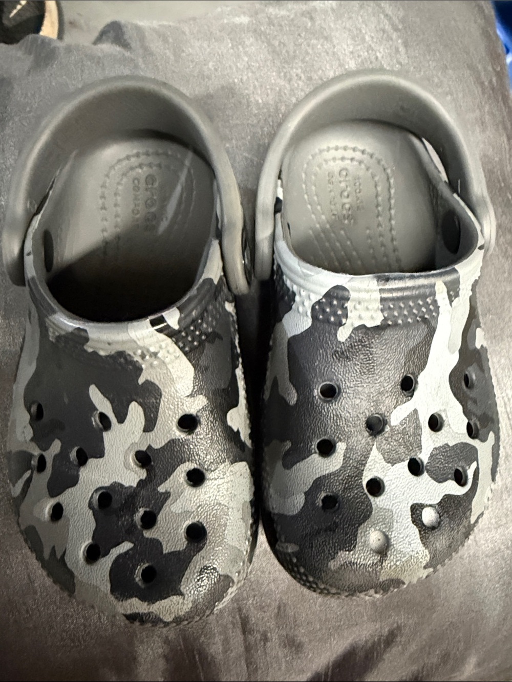 CROCS Toddler Clog in Gray Camo size c7